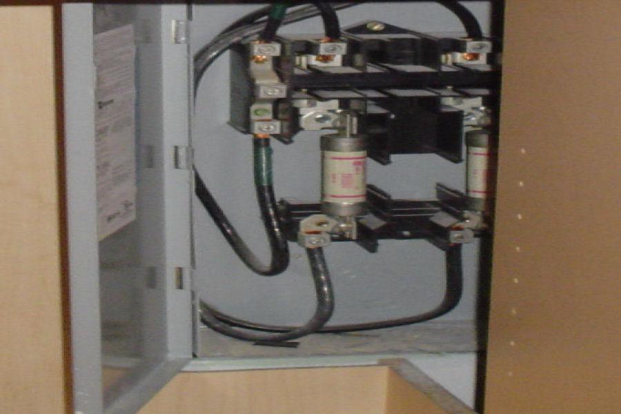Steamist Electric Quick Disconnect for a Steam Generator