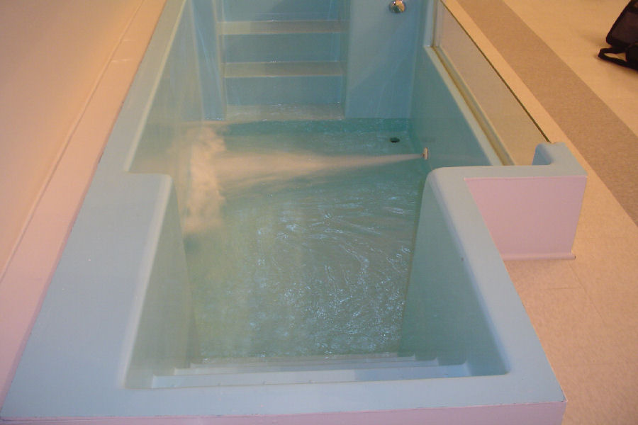 Cold Plunge Tub Enhances Steam and Sauna Bathing Experience