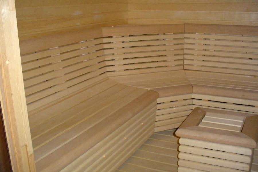 Amerec Comfy Curves in this Contemporary Sauna Room