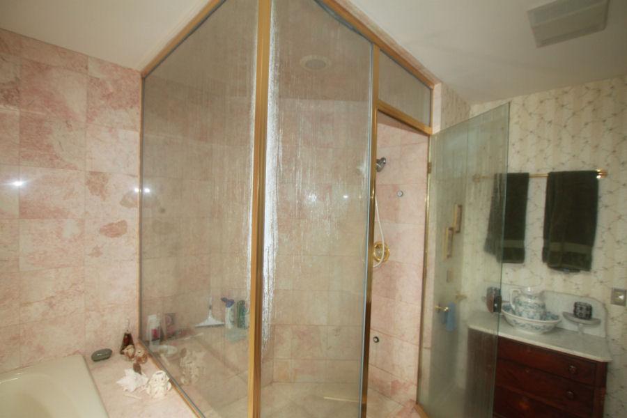Mr Steam Steam Shower Designed with 3 Panels Glass and 1 Door