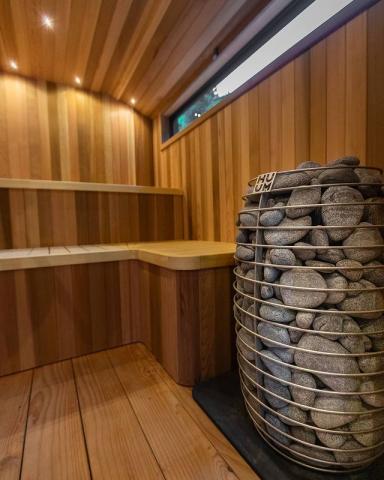 What happens to our body in and after sauna? - HUUM