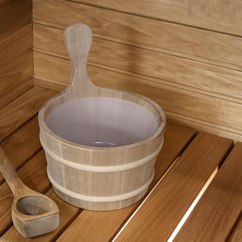 PROSAUNAS 4-Liter Lined Sauna Bucket Thermo-Aspen In Use 2